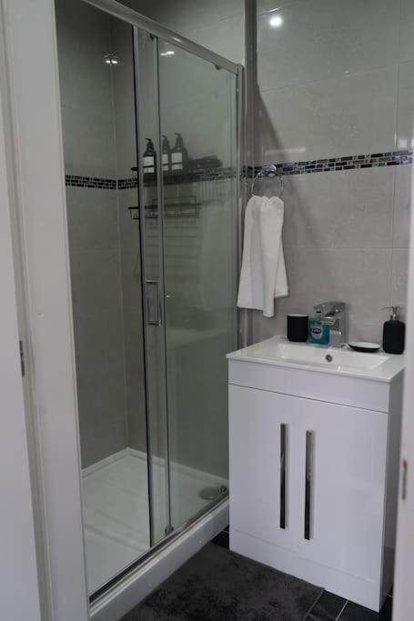 Stylish 1 Bed Apartment In Newly Refurbished Building W/ Parking & Wi-Fi Birmingham Exterior photo
