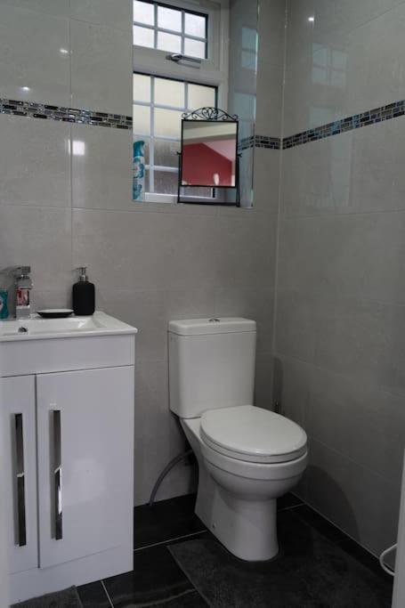 Stylish 1 Bed Apartment In Newly Refurbished Building W/ Parking & Wi-Fi Birmingham Exterior photo